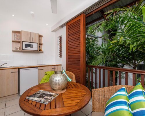 palm-cove-accommodation-spa-suite (8)