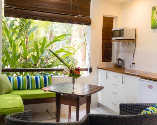 palm-cove-accommodation-superior-spa-suite (17)