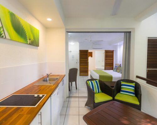 palm-cove-accommodation-superior-spa-suite (19)