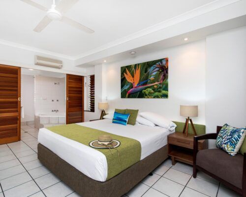 palm-cove-accommodation-superior-spa-suite-27 (5)