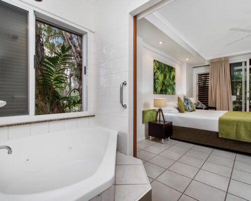 palm-cove-accommodation-superior-spa-suite-30 (3)