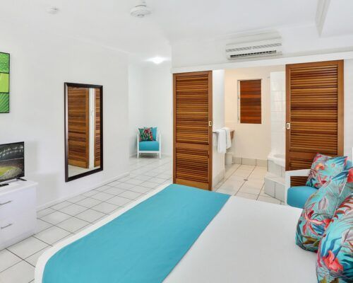 palm-cove-accommodation-superior-spa-suite-30 (8)