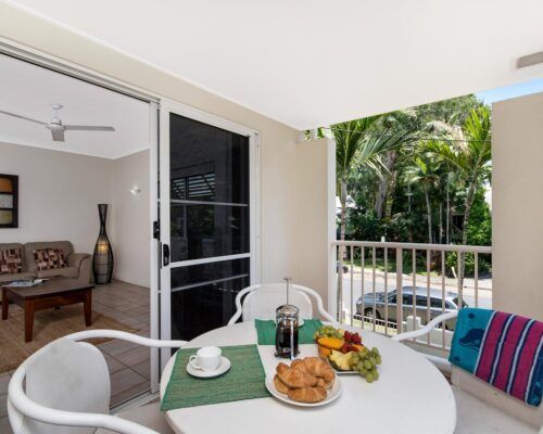 palm-cove-accommodation-town-house-(13)