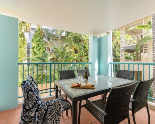 palm-cove-accommodation-town-house-(2)