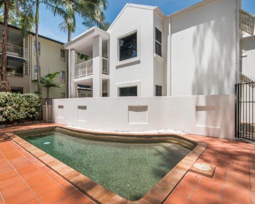 palm-cove-accommodation-town-house-(25)