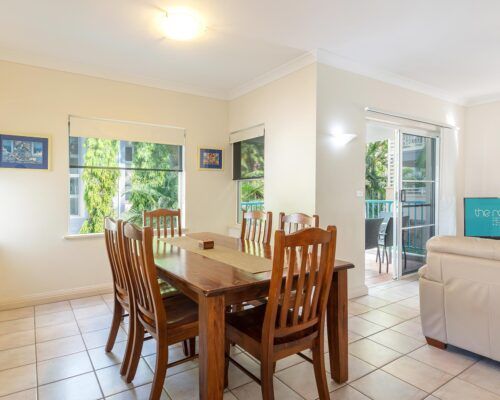 palm-cove-accommodation-town-house-(7)